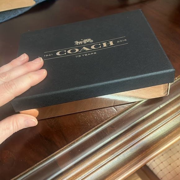 Coach Box - Picture 6 of 6